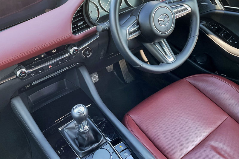 Mazda3ファストバックs Mt車マフラー装着可能に Autoexe マツダ車チューニング カスタマイズ