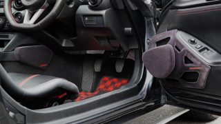 正確なペダルワークへ。ND＆SE用ニーパッドセット新発売。 | AutoExe