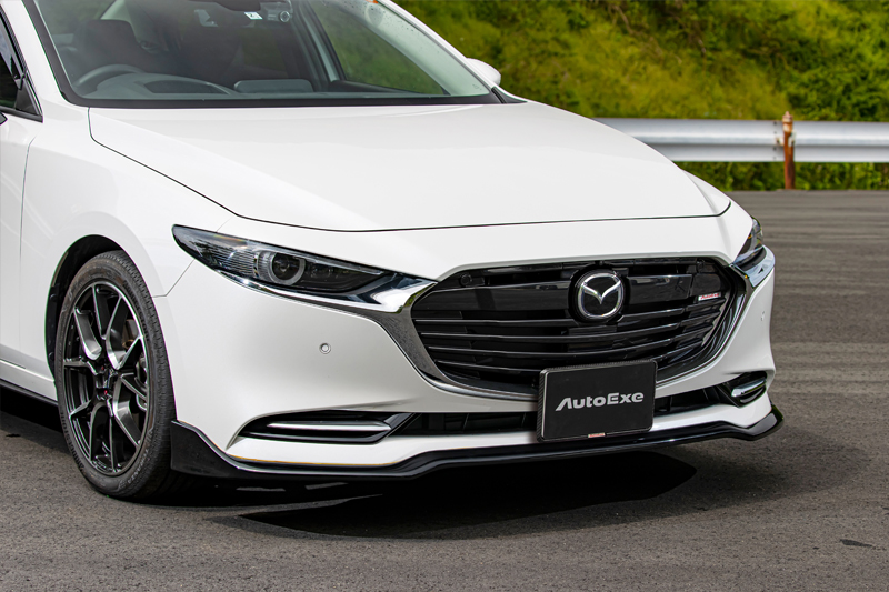 mazda 3 sedan depan di bawah spoiler