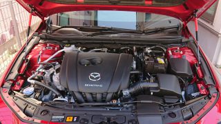 ボンネットの開け閉めが楽に。 | AutoExe マツダ車チューニング ボンネットの開け閉めが楽に。 | AutoExe マツダ車チューニング